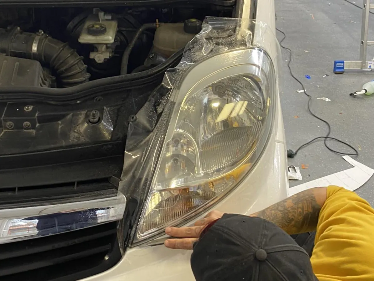 Opel Vivaro - Lámpakővédő fólia + Polír